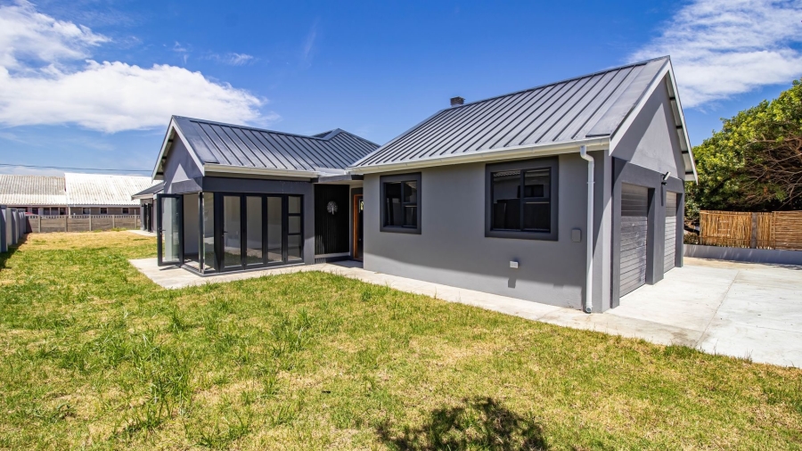 4 Bedroom Property for Sale in Kleinmond Western Cape